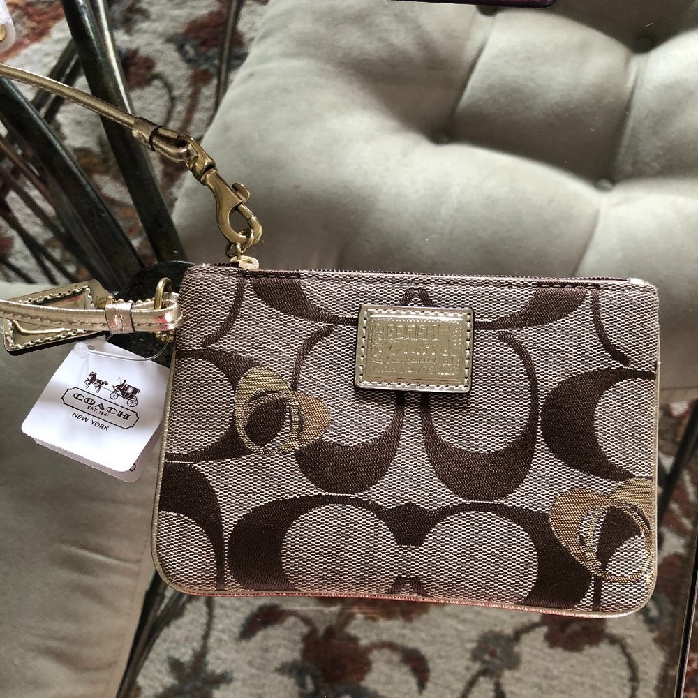 NEW Coach Poppy Gold Wristlet